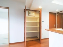 【神奈川県/川崎市宮前区犬蔵】グランシティたまプラーザ I 収納：リビング収納