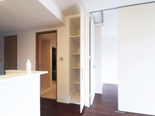 【神奈川県/横浜市都筑区長坂】シーズンプレイス B棟 収納：リビング収納