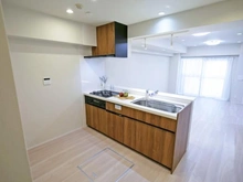 【神奈川県/川崎市宮前区宮崎】ライオンズマンション宮崎台第3 キッチン：※家具・調度品等は販売価格に含まれておりません。