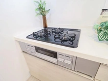 【神奈川県/横浜市都筑区北山田】ビューリッシュ港北ニュータウンアジュリーヌ キッチン：３口ガスコンロ