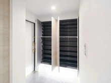 【神奈川県/横浜市都筑区北山田】ビューリッシュ港北ニュータウンアジュリーヌ 玄関：下足入れ