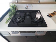 【神奈川県/川崎市宮前区けやき平】宮前平グリーンハイツ 36号棟 キッチン：3口ガスコンロ