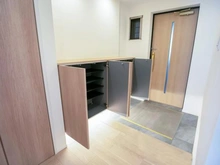 【神奈川県/川崎市宮前区菅生】ビッグヴァン宮前平 玄関：下足入れ