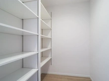 【神奈川県/横浜市都筑区中川】サントゥール中川 3号棟 サービスルーム（納戸）