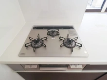 【神奈川県/横浜市都筑区佐江戸町】クレストフォルム市が尾南 キッチン：三口ガスコンロ