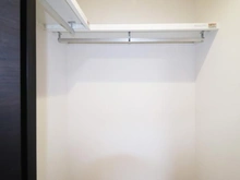 【神奈川県/横浜市都筑区佐江戸町】クレストフォルム市が尾南 収納：ウォークインクローゼット