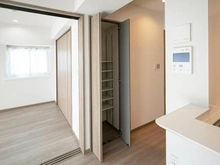 【神奈川県/横浜市青葉区美しが丘】グレイスたまプラーザII リビング・ダイニング：リビング収納