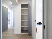 【神奈川県/川崎市宮前区犬蔵】スカイコートたまプラーザ 収納：廊下収納