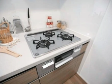 【神奈川県/川崎市宮前区鷺沼】ローレルコート鷺沼 キッチン：3口ガスコンロ