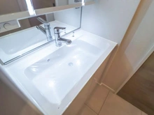 【神奈川県/横浜市青葉区青葉台】ドルフ青葉台3号棟 洗面室：化粧洗面台