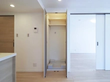 【神奈川県/横浜市青葉区青葉台】ドルフ青葉台3号棟 リビング：洗濯機置き場