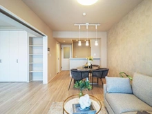 【神奈川県/横浜市青葉区新石川】シーアイハイツたまプラーザパークヒルズ A棟 リビング・ダイニング：（左）洋室