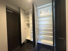 【神奈川県/川崎市宮前区宮崎】ザ・パークハウス宮崎台ガーデン 収納：下足入れ