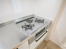 【神奈川県/川崎市宮前区けやき平】宮前平グリーンハイツ45号棟 キッチン：3口ガスコンロ