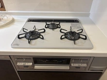 【神奈川県/横浜市都筑区仲町台】マイキャッスル仲町台ステーションフロント キッチン：三口ガスコンロ