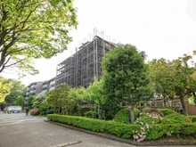 【神奈川県/横浜市都筑区荏田南】かしの木台ハイツ7号棟 外観：大規模修繕工事中