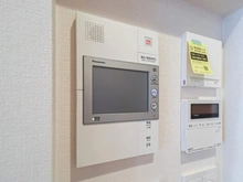 【神奈川県/横浜市青葉区美しが丘西】ルネたまプラーザ TVモニター付きインターフォン：（写真右）給湯器リモコン