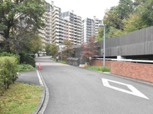 【東京都/八王子市上柚木】南大沢学園一番街1号棟 敷地内