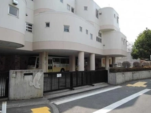 【東京都/八王子市上柚木】南大沢学園一番街1号棟 柚木武蔵野幼稚園（現地より約448m）