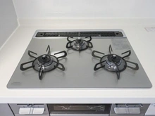 【埼玉県/新座市栗原】ライオンズガーデンひばりヶ丘 キッチン：三口コンロ