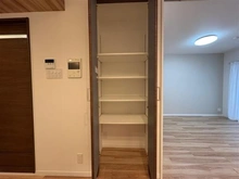 【東京都/東久留米市前沢】ハイコート花小金井 収納：リビング　物入