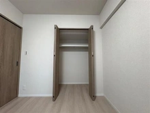 【東京都/国分寺市本町】ファミールスクエア国分寺 洋室：約6.0帖（南側）収納