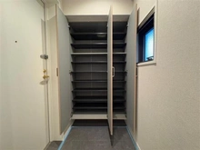 【東京都/国分寺市本町】ファミールスクエア国分寺 玄関：収納