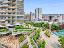 【東京都/小金井市本町】プラウドタワー武蔵小金井クロス ウエスト 敷地内：ムサコテラス