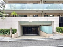 【東京都/世田谷区瀬田】ブランズ瀬田 敷地内駐車場入口