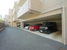 【東京都/世田谷区上用賀】デュオ・スカーラ用賀II 駐車場