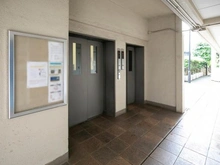 【東京都/世田谷区上用賀】馬事公苑前ハイム2号棟 共用部：エレベーターホール