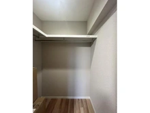 【東京都/杉並区高井戸東】ファミールグラン高井戸デュープレックス 収納：約7.0帖の洋室にウォークインクローゼットあり