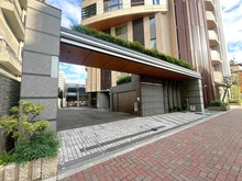 【東京都/三鷹市下連雀】プレミスト三鷹 アプローチ