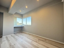 【東京都/杉並区梅里】グランドメゾン新高円寺 洋室：二面採光の洋室（約5.0帖）