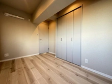 【東京都/杉並区梅里】グランドメゾン新高円寺 洋室：二面採光の洋室（約5.0帖）