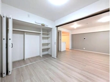 【東京都/台東区竜泉】ジュネシオン竜泉 洋室：リビング横約4.9帖の洋室