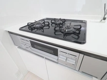 【神奈川県/横浜市港北区綱島西】綱島マンション キッチン：三口コンロ