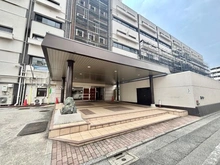【東京都/目黒区中町】目黒セントラルマンション エントランス：耐震補強工事中（2025年12月完了予定）