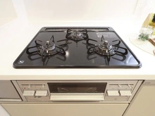 【東京都/目黒区下目黒】ドミニ目黒 キッチン：三口コンロ