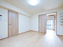 【東京都/目黒区青葉台】総和ビラ青葉台 ダイニングキッチン：奥：洋室