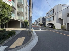 【東京都/目黒区目黒本町】リストレジデンス目黒本町 前面道路