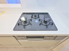 【東京都/練馬区羽沢】ウイングストリーム氷川台コート キッチン：3口コンロ