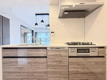 【東京都/練馬区春日町】レーベン練馬春日町GRAN WARD TERRACE キッチン：家具調度品は価格に含まれません。