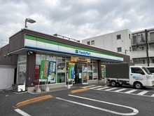 【東京都/練馬区春日町】レーベン練馬春日町GRAN WARD TERRACE ファミリーマート 春日町一丁目店（現地より約108m）