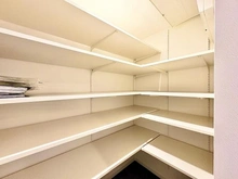 【東京都/中野区江古田】ベルテ中野江古田 A棟 収納：キッチン横