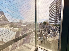 【東京都/中野区江古田】ベルテ中野江古田 A棟 眺望：ワークスペース／眺望
＊眺望にお墓がございます。