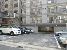 【東京都/港区東麻布】麻布狸穴ナショナルコート 駐車場