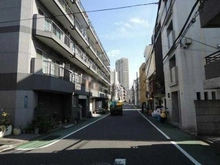 【東京都/港区東麻布】麻布狸穴ナショナルコート 前面道路