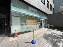 【東京都/港区三田】パークコート麻布十番ザ・タワー ファミリーマート 三田一丁目店（現地より約190m）