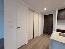 【東京都/港区白金】白金ザ・スカイ 東棟 キッチン：5.0帖の洋室前